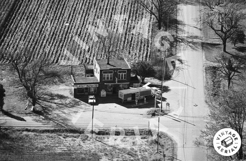 McKenzie Market (Gulf Gas Station) - 1977 (newer photo)